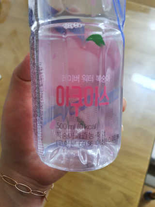 아쿠아스 플레이버워터 [아쿠아스] 제로칼로리 플레이버워터 복숭아/청포도 1BOX 20개입 — 5점을 준 리뷰어가 2020년 7월 올린 사용 사진