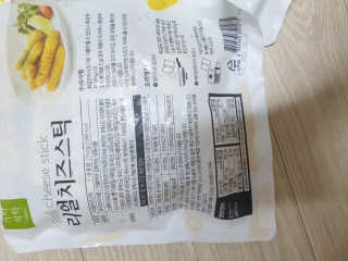 가치식탁 리얼치즈스틱, 리얼크림치즈볼 — 5점을 준 리뷰어가 2020년 8월 올린 사용 사진