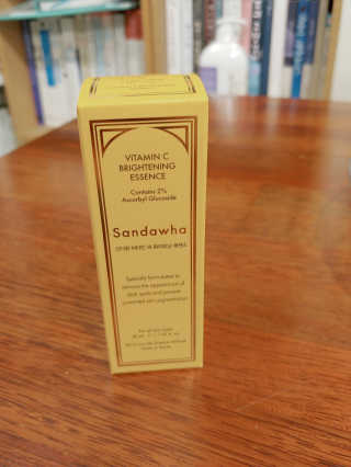 [스킨큐어] 산다화 비타민C 화이트닝 에센스 30ml — 4점을 준 리뷰어가 2020년 4월 올린 사용 사진