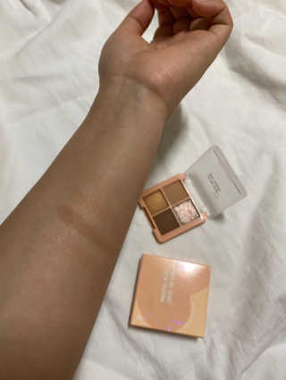 [블랙루즈] 크리스탈 하트 락 섀도우 4종 중 택1 — 5점을 준 리뷰어가 2020년 9월 올린 사용 사진