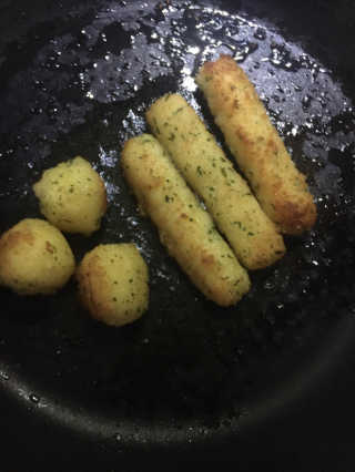 가치식탁 리얼치즈스틱, 리얼크림치즈볼 — 5점을 준 리뷰어가 2020년 9월 올린 사용 사진
