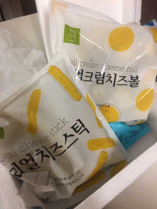 가치식탁 리얼치즈스틱, 리얼크림치즈볼 — 5점을 준 리뷰어가 2020년 8월 올린 사용 사진