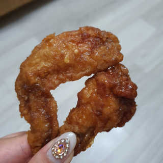 네네치킨 소이크런치윙봉 — 4.5점을 준 리뷰어가 2020년 4월 올린 사용 사진
