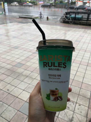 바리스타룰스 민트라임 라떼 — 5점을 준 리뷰어가 2020년 8월 올린 사용 사진