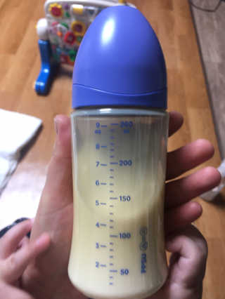 유비맘 PPSU 젖병 노꼭지_260ml_컬러 랜덤 발송 — 5점을 준 리뷰어가 2020년 6월 올린 사용 사진