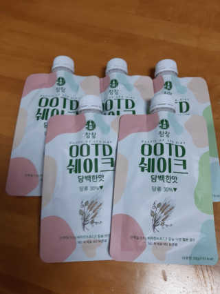 [꾸콤] 참참 OOTD쉐이크 담백한 일주일세트 50g x 5 — 3점을 준 리뷰어가 2020년 10월 올린 사용 사진