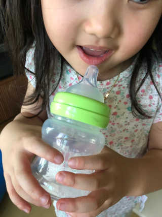 유비맘 신생아젖병 120ml 트리플팩_ 젖꼭지 포함 — 5점을 준 리뷰어가 2020년 6월 올린 사용 사진