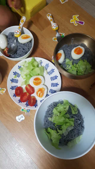 [네이처빌] 우리쌀 흑미비빔냉면,물냉면 총 2종 — 5점을 준 리뷰어가 2020년 7월 올린 사용 사진