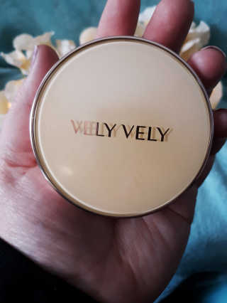 VELY VELY 아우라 허니 글로우 쿠션 — 5점을 준 리뷰어가 2020년 4월 올린 사용 사진