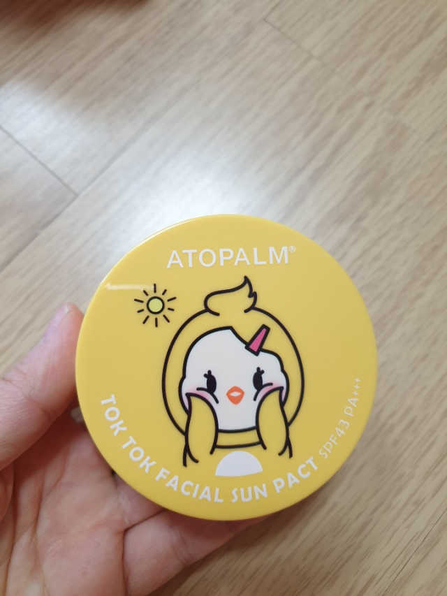 아토팜 톡톡 페이셜 선팩트 SPF43 PA+++ 리뷰 사진