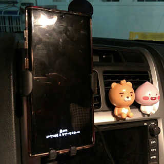 세비즈 차량용 스마트폰 무선충전기 CR8 — 4점을 준 리뷰어가 2020년 5월 올린 사용 사진
