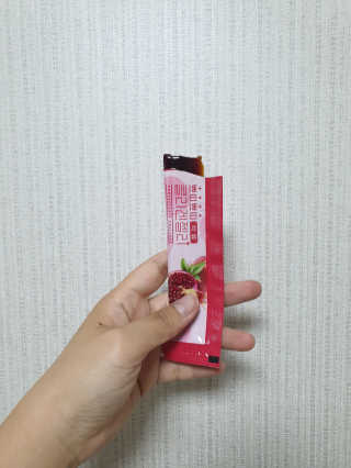 헬스업_쁘띠쁘띠석류콜라겐젤리_20g x 14포 — 4점을 준 리뷰어가 2020년 7월 올린 사용 사진