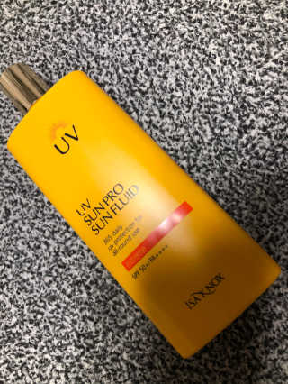 네이처컬렉션 이자녹스 UV 선 프로 365 익스트림 선 플루이드 100ml — 4.5점을 준 리뷰어가 2020년 5월 올린 사용 사진