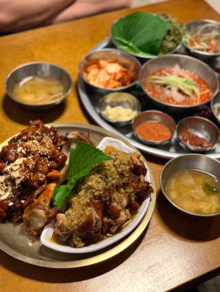 [동네맛집족발] 4개 족발 중 택1 — 5점을 준 리뷰어가 2020년 7월 올린 사용 사진