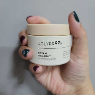 어글리프루프 크림 바이어글리 하이드레이션 샤워 50ml — 4.5점을 준 리뷰어가 2020년 12월 올린 사용 사진