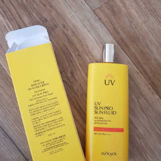 네이처컬렉션 이자녹스 UV 선 프로 365 익스트림 선 플루이드 100ml — 5점을 준 리뷰어가 2020년 5월 올린 사용 사진