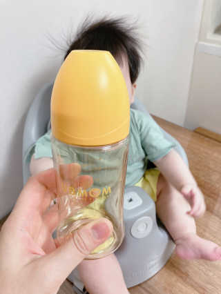 유비맘 PPSU 젖병 노꼭지_260ml_컬러 랜덤 발송 — 5점을 준 리뷰어가 2020년 6월 올린 사용 사진