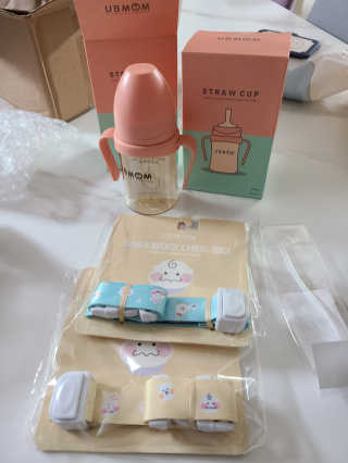 유비맘 젖병 빨대컵 다용도 홀더 1+1 _ 컬러 랜덤 발송 — 5점을 준 리뷰어가 2020년 10월 올린 사용 사진