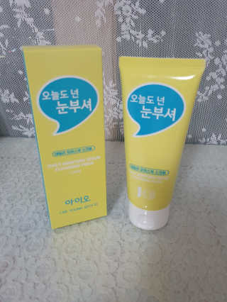 IO 아이오 오늘도 넌 눈부셔 - 데일리 스크럽 클렌징폼 — 5점을 준 리뷰어가 2020년 12월 올린 사용 사진