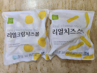 가치식탁 리얼치즈스틱, 리얼크림치즈볼 — 5점을 준 리뷰어가 2020년 8월 올린 사용 사진