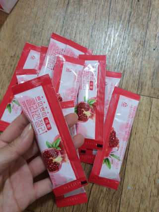 헬스업_쁘띠쁘띠석류콜라겐젤리_20g x 14포 — 4점을 준 리뷰어가 2020년 12월 올린 사용 사진