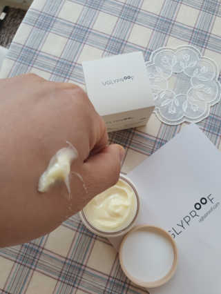 어글리프루프 크림 바이어글리 하이드레이션 샤워 50ml — 5점을 준 리뷰어가 2020년 12월 올린 사용 사진