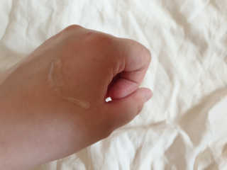 [스킨큐어] 산다화 비타민C 화이트닝 에센스 30ml — 5점을 준 리뷰어가 2020년 4월 올린 사용 사진
