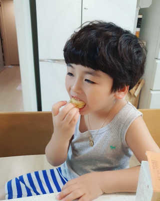 가치식탁 리얼치즈스틱, 리얼크림치즈볼 — 5점을 준 리뷰어가 2020년 9월 올린 사용 사진