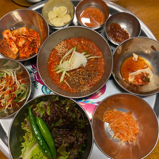 [동네맛집족발] 4개 족발 중 택1 — 5점을 준 리뷰어가 2020년 5월 올린 사용 사진
