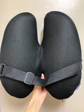 바네스데코 메모리폼 라텍스 등받이 날개쿠션 — 4.5점을 준 리뷰어가 2020년 6월 올린 사용 사진