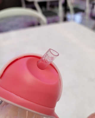 유비맘 트라이탄 코니빨대컵_컬러 랜덤 발송 — 5점을 준 리뷰어가 2020년 10월 올린 사용 사진
