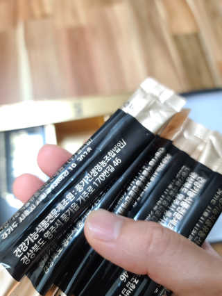 헬스업_천명진프리미엄홍삼스틱_10ml x 30포 — 5점을 준 리뷰어가 2020년 7월 올린 사용 사진