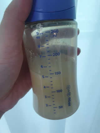 유비맘 PPSU 젖병 노꼭지_260ml_컬러 랜덤 발송 — 5점을 준 리뷰어가 2020년 8월 올린 사용 사진