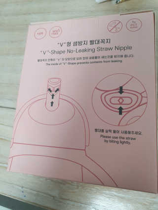 유비맘 트라이탄 코니빨대컵_컬러 랜덤 발송 — 5점을 준 리뷰어가 2020년 6월 올린 사용 사진