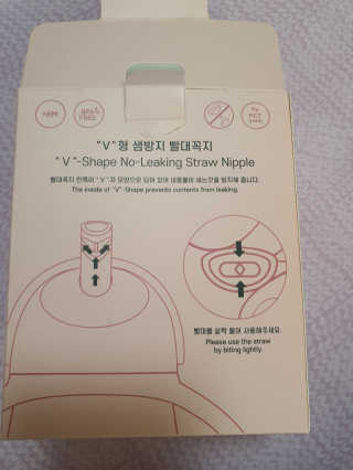 유비맘 트라이탄 코니빨대컵_컬러 랜덤 발송 — 5점을 준 리뷰어가 2020년 4월 올린 사용 사진