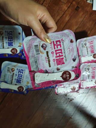 남양유업 또깍 접어 떠먹는 불가리스 2종 — 5점을 준 리뷰어가 2020년 8월 올린 사용 사진