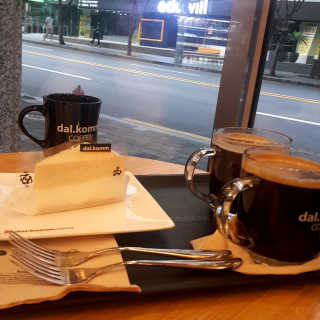 달콤커피 국기원사거리점 [달콤커피국기원사거리점]달콤리뉴얼원두디저트세트 — 4점을 준 리뷰어가 2020년 8월 올린 사용 사진