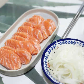 동원산업 항공직송 동원생연어_400g — 5점을 준 리뷰어가 2020년 4월 올린 사용 사진
