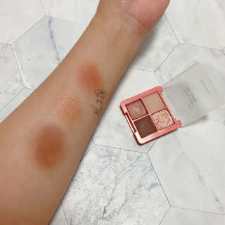 [블랙루즈] 크리스탈 하트 락 섀도우 4종 중 택1 — 5점을 준 리뷰어가 2020년 9월 올린 사용 사진