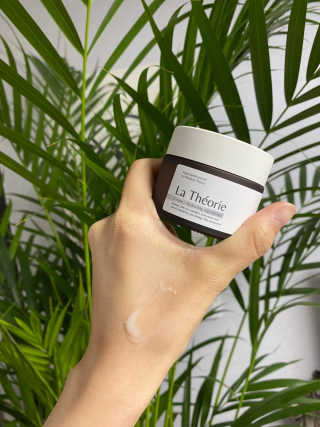 La Theorie Hydrating Ingredients | 하이드레이팅 인그레이디언츠 — 5점을 준 리뷰어가 2020년 5월 올린 사용 사진