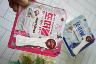 남양유업 또깍 접어 떠먹는 불가리스 2종 — 5점을 준 리뷰어가 2020년 9월 올린 사용 사진