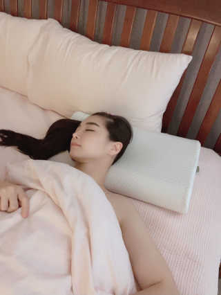 포유 메모리폼 경추베개 자모니베개 — 5점을 준 리뷰어가 2020년 8월 올린 사용 사진