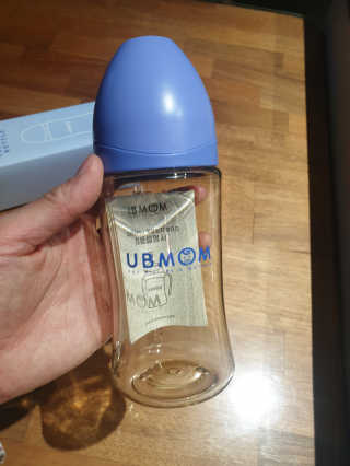 유비맘 PPSU 젖병 노꼭지_260ml_컬러 랜덤 발송 — 5점을 준 리뷰어가 2020년 10월 올린 사용 사진