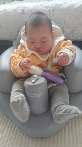 유비맘 젖병 빨대컵 다용도 홀더 1+1 _ 컬러 랜덤 발송 — 5점을 준 리뷰어가 2020년 12월 올린 사용 사진
