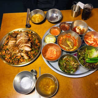 [동네맛집족발] 4개 족발 중 택1 — 5점을 준 리뷰어가 2020년 5월 올린 사용 사진
