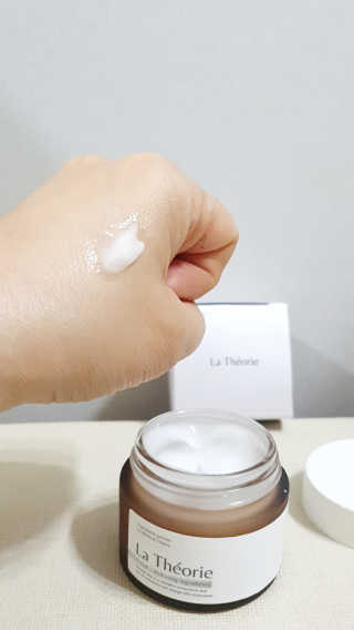 La Theorie Hydrating Ingredients | 하이드레이팅 인그레이디언츠 — 5점을 준 리뷰어가 2020년 4월 올린 사용 사진