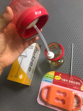 하이비코리아 앉아서나서서먹는젖병 하이비 PPSU 빨대젖병 — 5점을 준 리뷰어가 2020년 6월 올린 사용 사진
