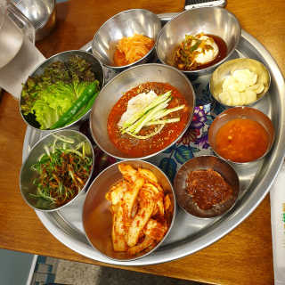 [동네맛집족발] 4개 족발 중 택1 — 5점을 준 리뷰어가 2020년 5월 올린 사용 사진