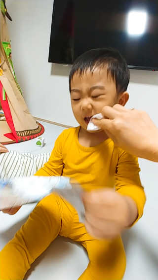 100도 이상에서 삶아 멸균 안심 아이수 구강 티슈 — 5점을 준 리뷰어가 2020년 10월 올린 사용 사진