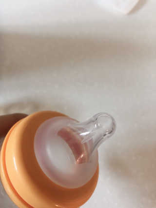유비맘 신생아젖병 120ml 트리플팩_ 젖꼭지 포함 — 4점을 준 리뷰어가 2020년 4월 올린 사용 사진